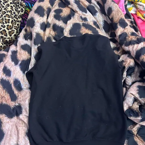 Unbranded Women's Black Sweatshirt - Image 2