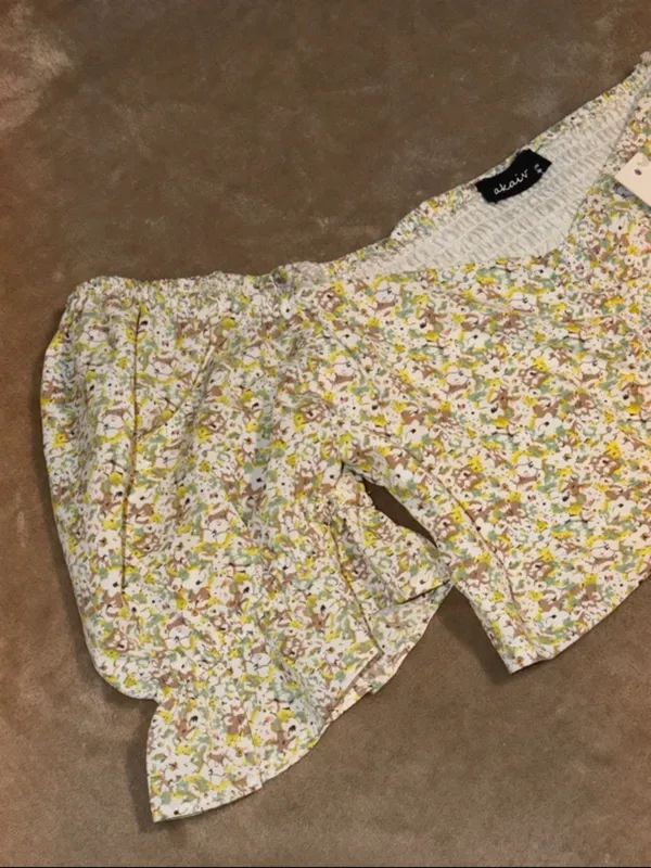 Kaii Yellow Floral Puff-Sleeve Tie-Front Crop Top with White Accents - Image 4
