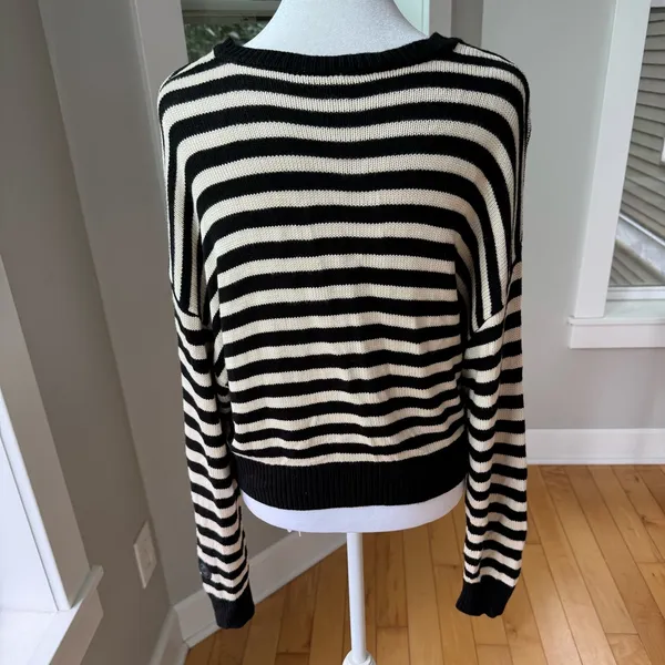 PINK Victoria’s Secret Black Ivory Striped Cropped Crewneck Sweater Sz Medium - Image 4