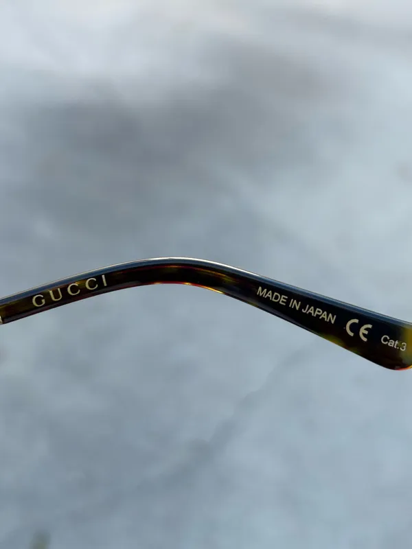 Gucci GG0074S Cat eye sunglasses gold metal frame purple gradient lenses - Image 15