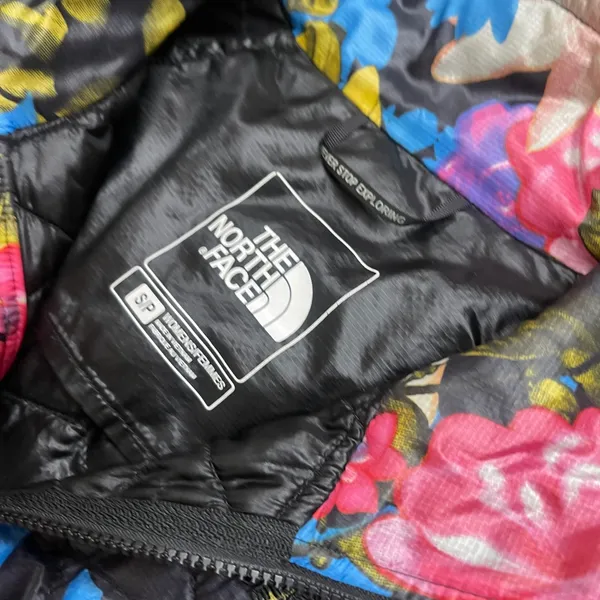 The North Face Thermoball Floral Quilted Puffer Jacket Black Multi Womens Small - Image 4