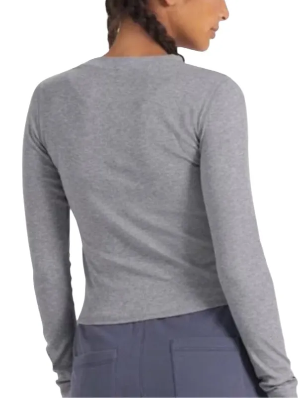 NEW Vuori Women’s Long Sleeve Ribbed Mudra Fitted Tee Top Gray Size XL - Image 3
