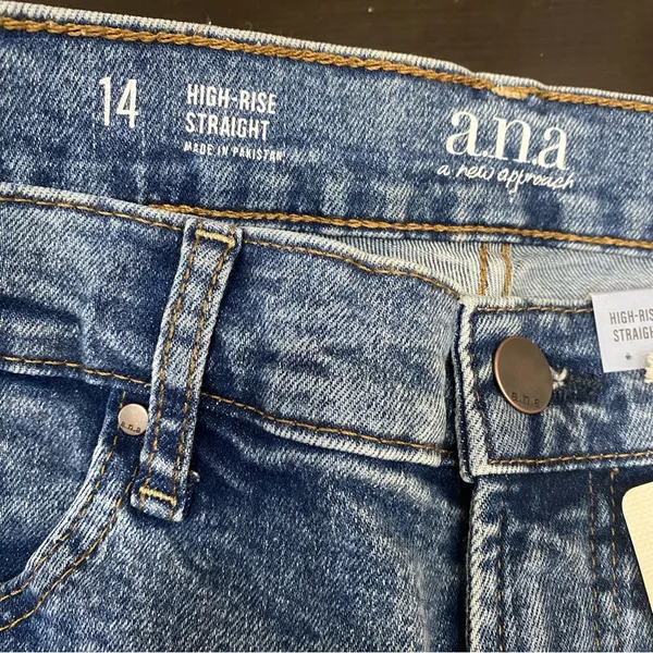 A.N.A. High Rise Straight Leg Jeans in Medium Bloom Size 14 NWT - Image 10