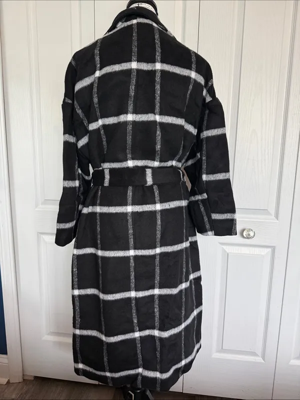 BloomChic Black & White Plaid Wrap Trench Coat Size 10 - Image 4