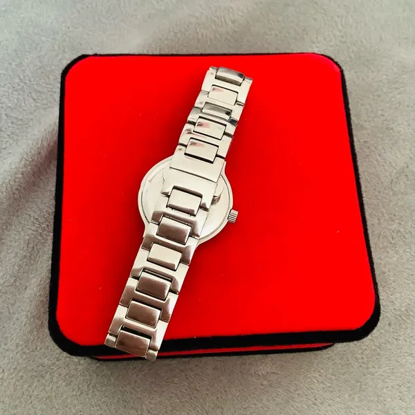 Ladies Gucci stainless steel watch🌹🌹 - Image 7
