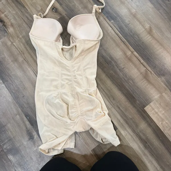 Amazon NEW Plunge Front Shapewear Shorts One Piece Full Body Size Medium - Image 5