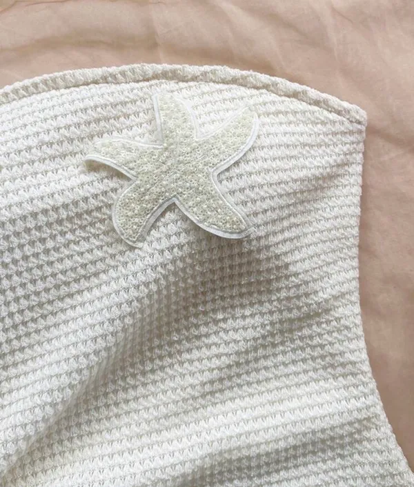 White strapless dress with starfish detail - Image 4