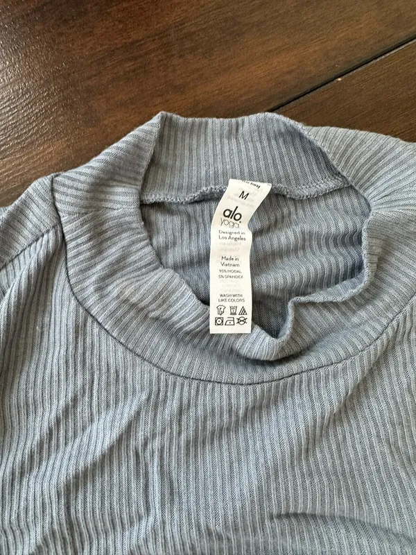 Alo Yoga Thrill Seeker Shrug - Image 3
