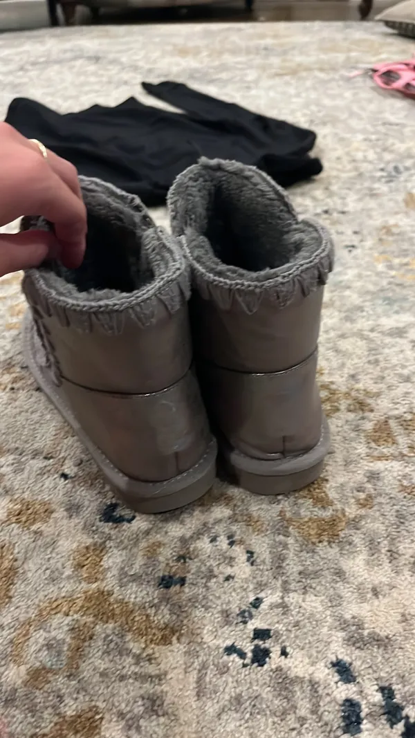 fur boots size 7 women’s Gray - Image 5