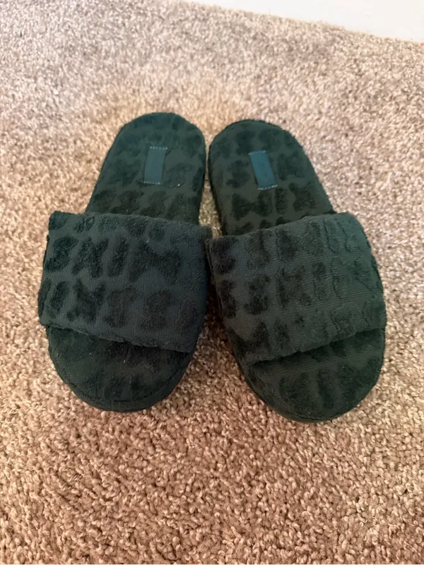 NWOT Skims Spa Terry logo slippers pine size 37 - Image 12
