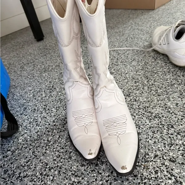 White Western Cowboy Boots Size 6 - Image 2