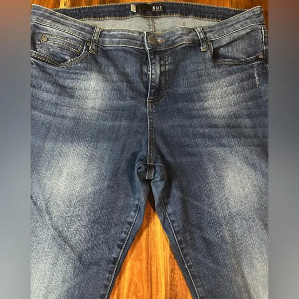 Kut From the Kloth Catherine Boyfriend Jeans - Image 4