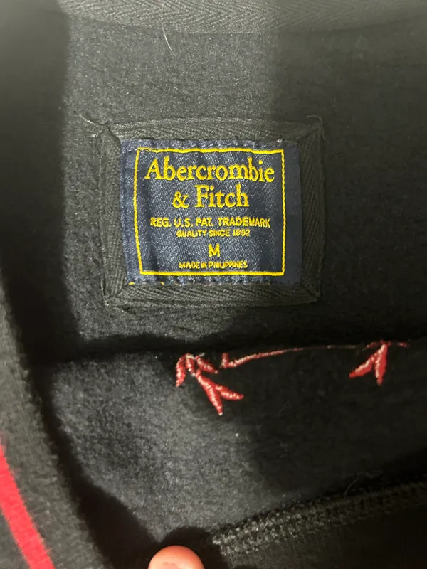 Abercrombie Cropped Sweatshirt - Image 3
