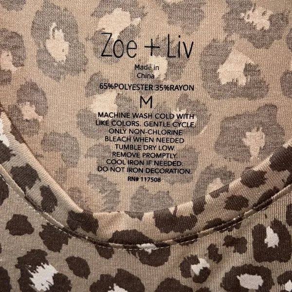 Zoe & Liv Cheetah print tee shirt size medium - Image 3