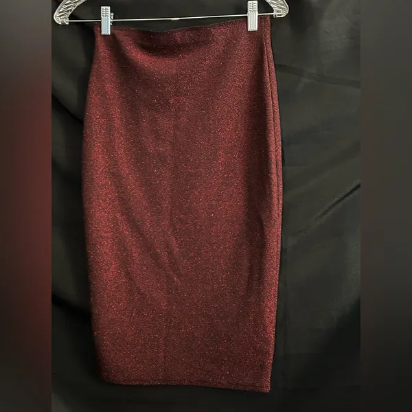 Elegant Women’s Burgundy Glitter Pencil Skirt SZ MD - Image 2