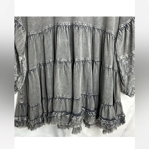 L'affaire ruffled gray boho rayon grunge tiered distressed top ...
Gray Size M Size M - Image 6