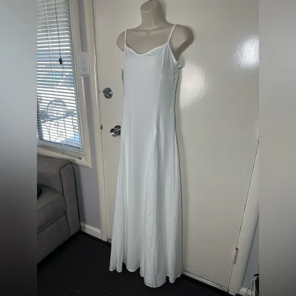 Elegant White Spaghetti Strap Maxi Dress Size XXL - Image 9