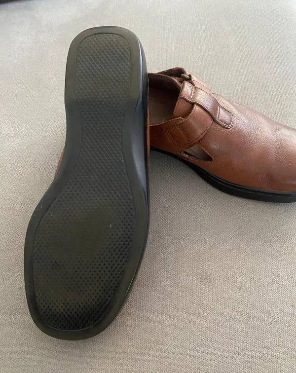 Worthington 8M Women’s Brown Leather Shoes Buckle Low Heels Slip On EUC - Image 5