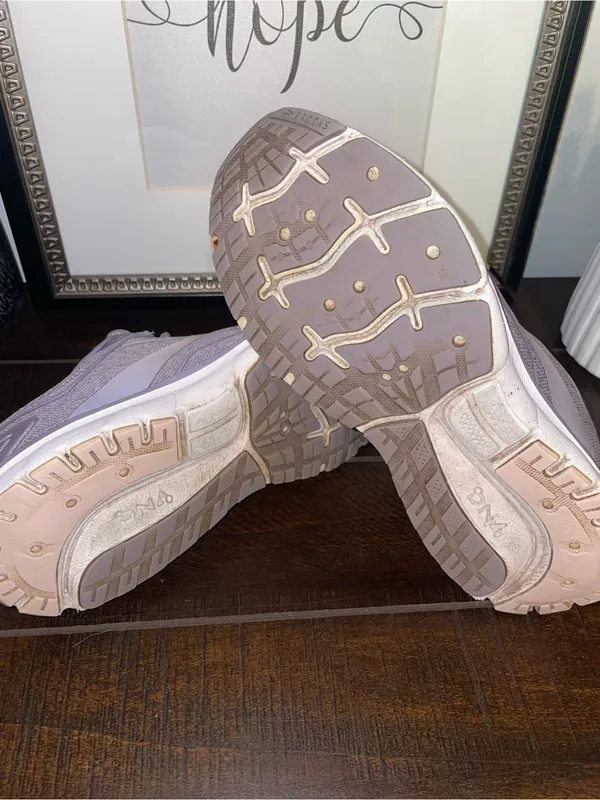 Brooks Transmit 3 Lavender Light Pink Running Sneakers Size 9.5 - Image 14