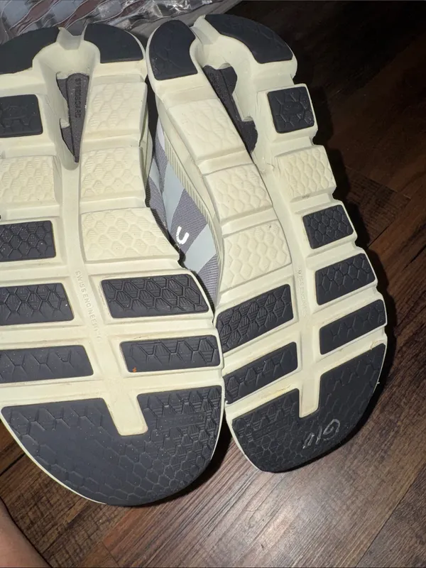On Cloudrunner running sneakers in the Frost/Aloe colorway - Image 4