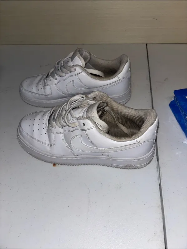 Nike Women’s White Low-Top Sneakers - Image 2