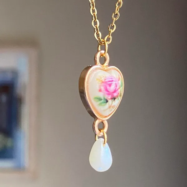 Handmade cottage fairy antique style heart rose necklace🌹🩵 - Image 2