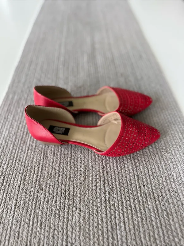 Jones New York Red Perforated Leather Pointed Toe Flats Size 6 - Image 5
