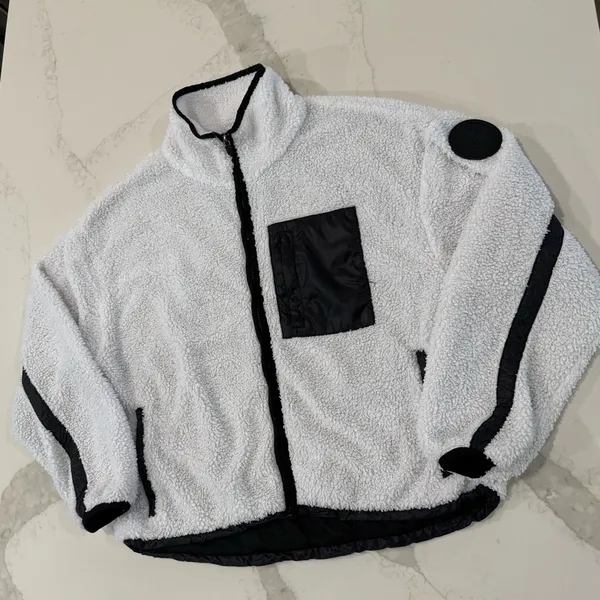 Fabletics Larissa Sherpa Fleece Zip Up Jacket Women’s Small White/Black Cozycore - Image 7