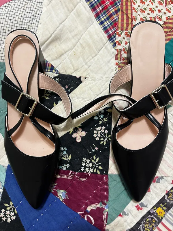 heels Gold Size 9 - Image 3