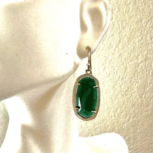 Kendra Scott Dani earrings in gold and emerald cat's eye - Image 4