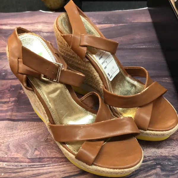 Bakers sz 9 multicolor women shoes - Image 2