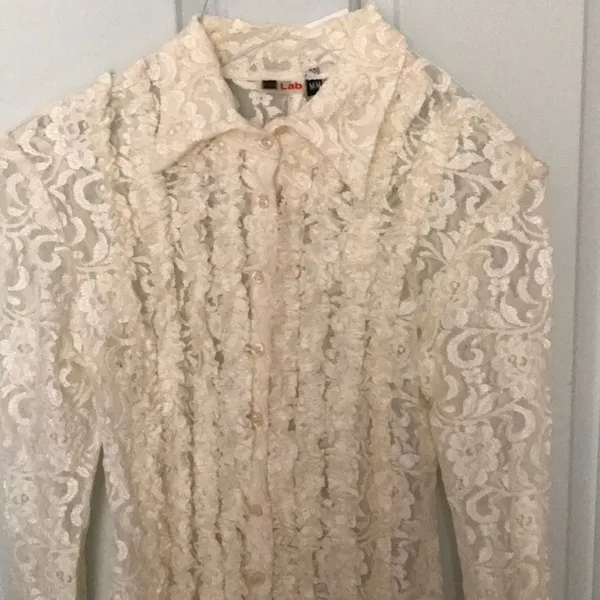 Gorgeous off white lace blouse. Medium. BNWT. - Image 2