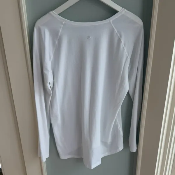 Lululemon Emerald Long Sleeve - Image 4