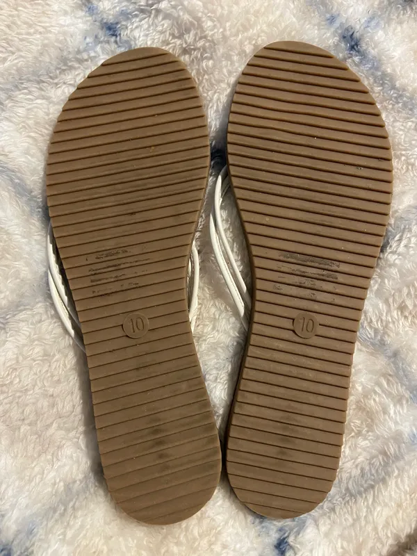 Beachy Flip Flops White Size 10 - Image 2