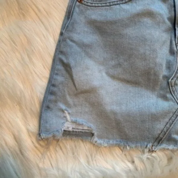 American Eagle Women's Size 2 Denim Mini Skirt Cut Off Light Wash Distressed - Image 3