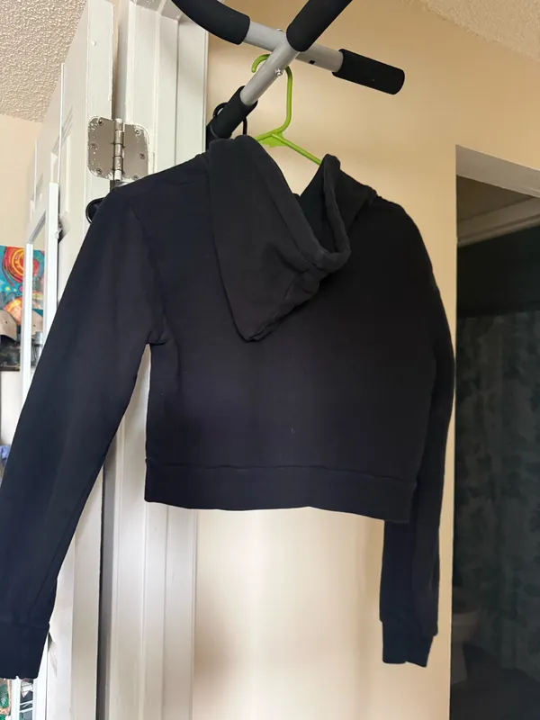 Brandy Melville Cropped Hoodie - Image 2