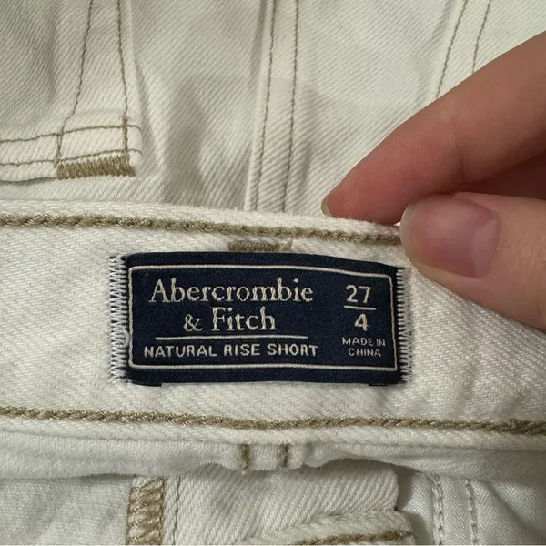 Abercrombie & Fitch white rigid denim distressed natural rise shorts size 27 - Image 9