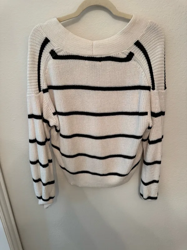 Universal Threads Sweater - Image 3
