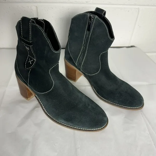 HUSH PUPPIES‎ Black Suede Leather HANNAH Western Heeled Boots Size 8 - Image 5