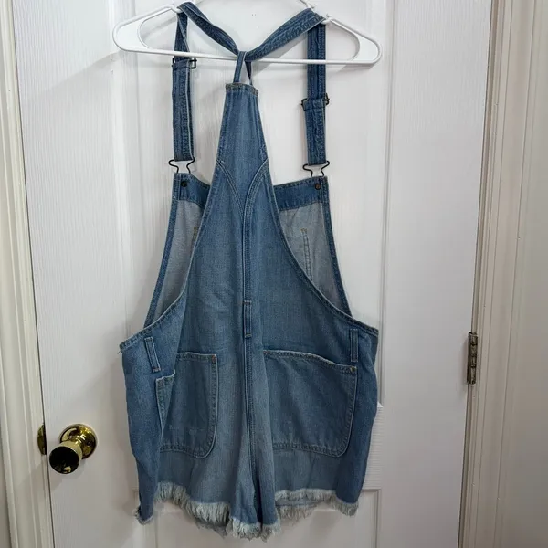 Abercrombie & Fitch blue light‎ wash distressed adjustable pocket short overalls - Image 6
