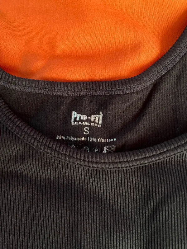 Pro-Fit Seamless Padded Sports Tank Top - Image 5