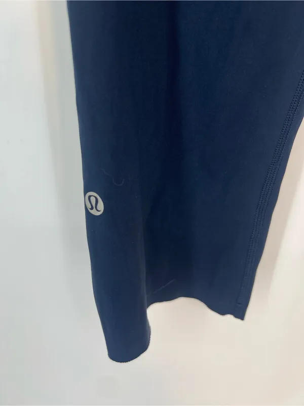 Lululemon Navy High-Waist Athletic Capri Leggings with Pockets - Image 3