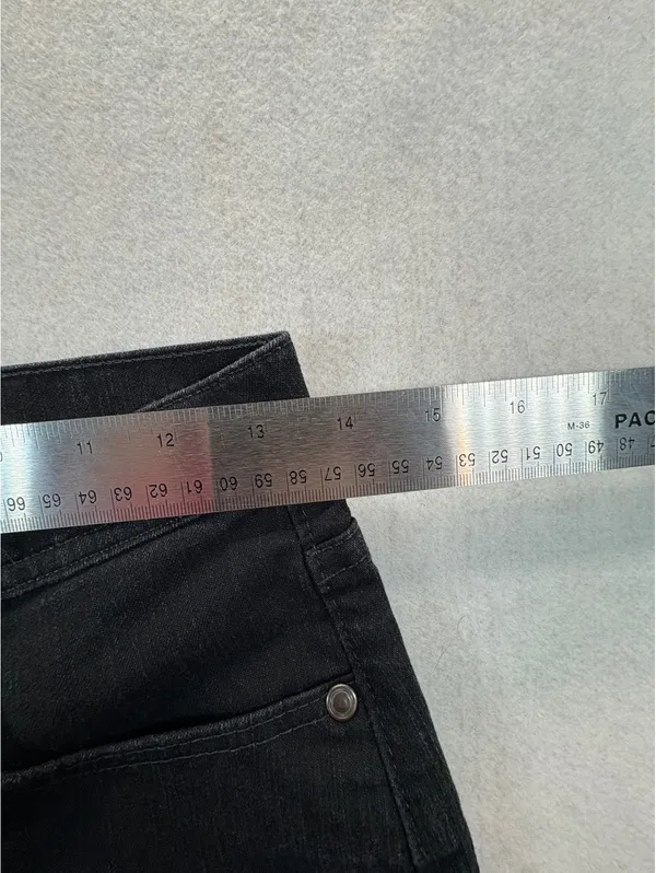 Lee Classic Fit at the Waist Women’s Black Straight Leg Jeans 28x28 - Image 2
