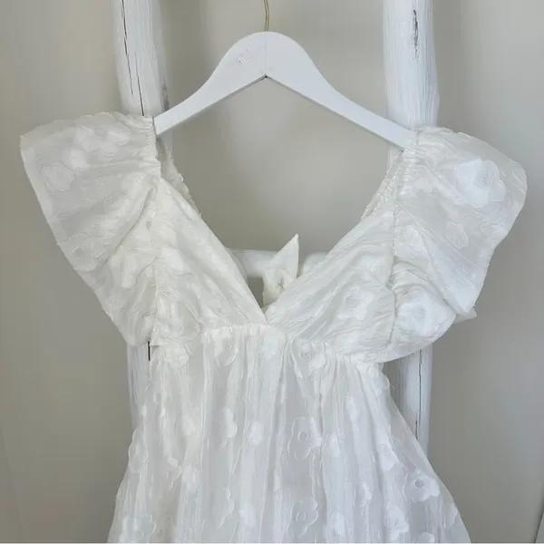 Lizard Thicket Lyn Burches White Flutter Sleeve Ruffled Mini Dress Size Small - Image 2