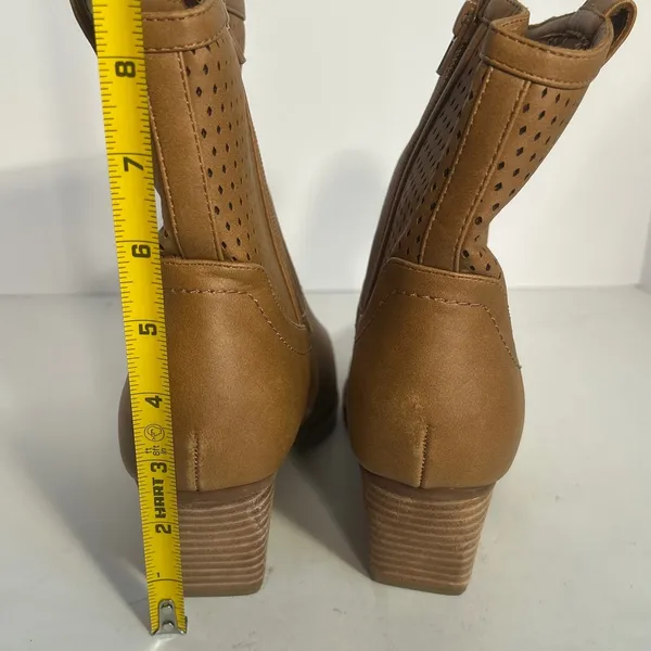 Dolce Vita Kirby Tan Perforated Ankle Boots Women's Size 9 Stacked Heel‎ - Image 3