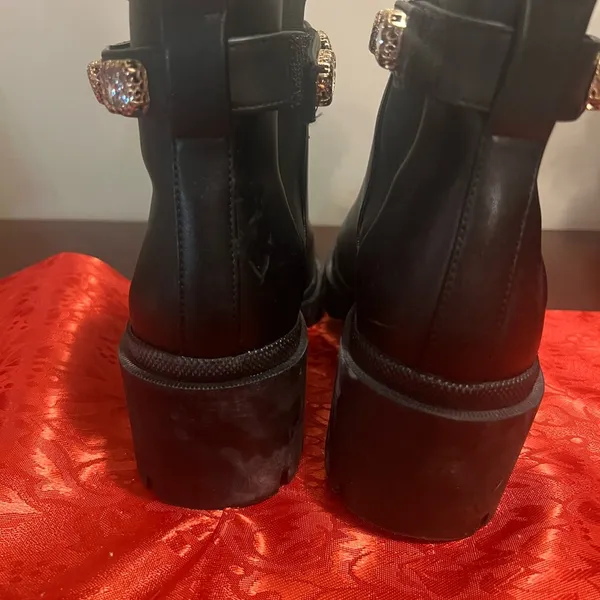 Steve Madden Amulet Chunky Boots size 9 - Image 5