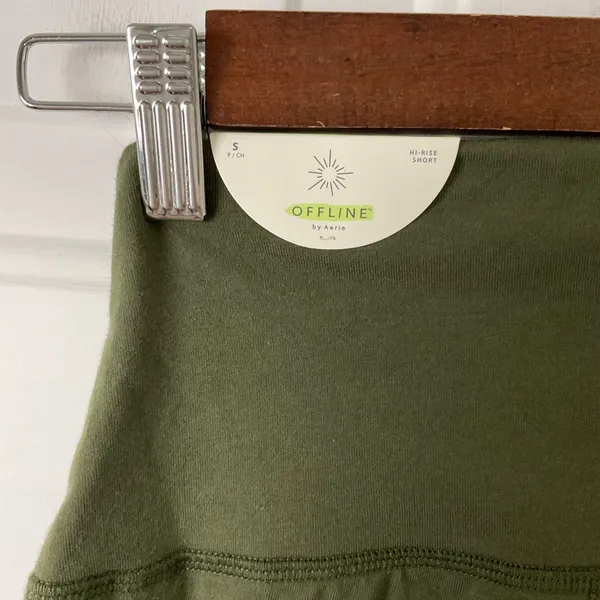 Aerie Offline Hi Rise Short Olive Leggings Size‎ Small - Image 4