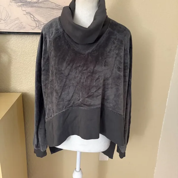 FREE‎ PEOPLE Movement Last Chance Charcoal Oversized Velour Pullover Size Small - Image 2