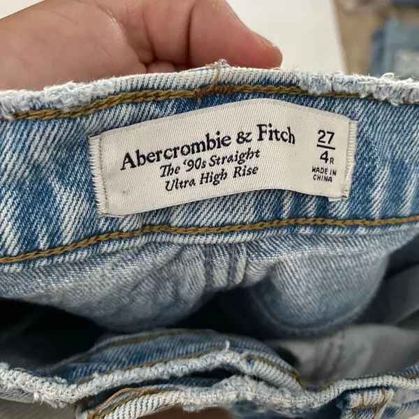Abercrombie & Fitch 90s Straight Jeans 27/4 Ultra High Rise Light Wash - Image 4