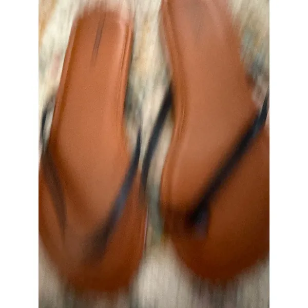 Maurices Ruby Toe‎ Thong Flip Flops Black Cognac Brown Flat Sandals Womens 8M - Image 2